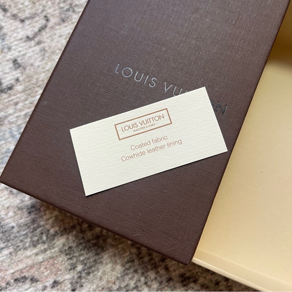 Authentic Louis Vuitton 6 Key Holder - Purchased from Louis Vuitton - Picture 15 of 16